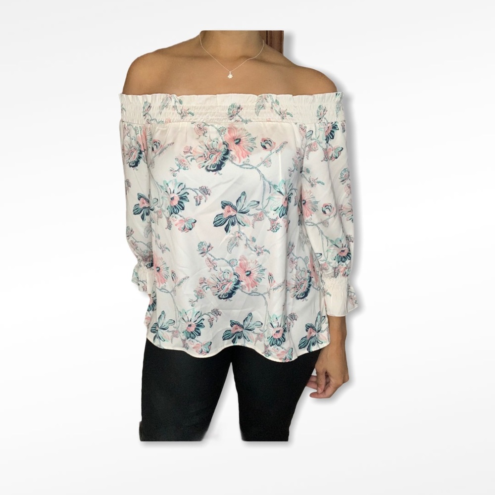 💕Ava & Aiden💕 off the shoulder floral top